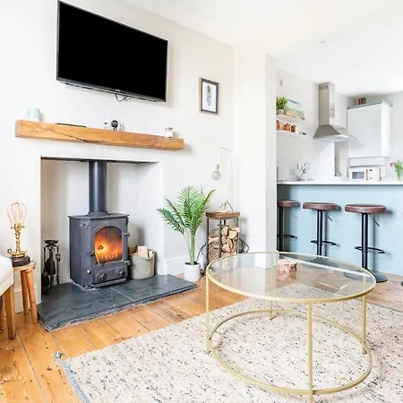 Country With Steam Railway Views Holiday home *